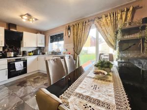 Kitchen Diner- click for photo gallery